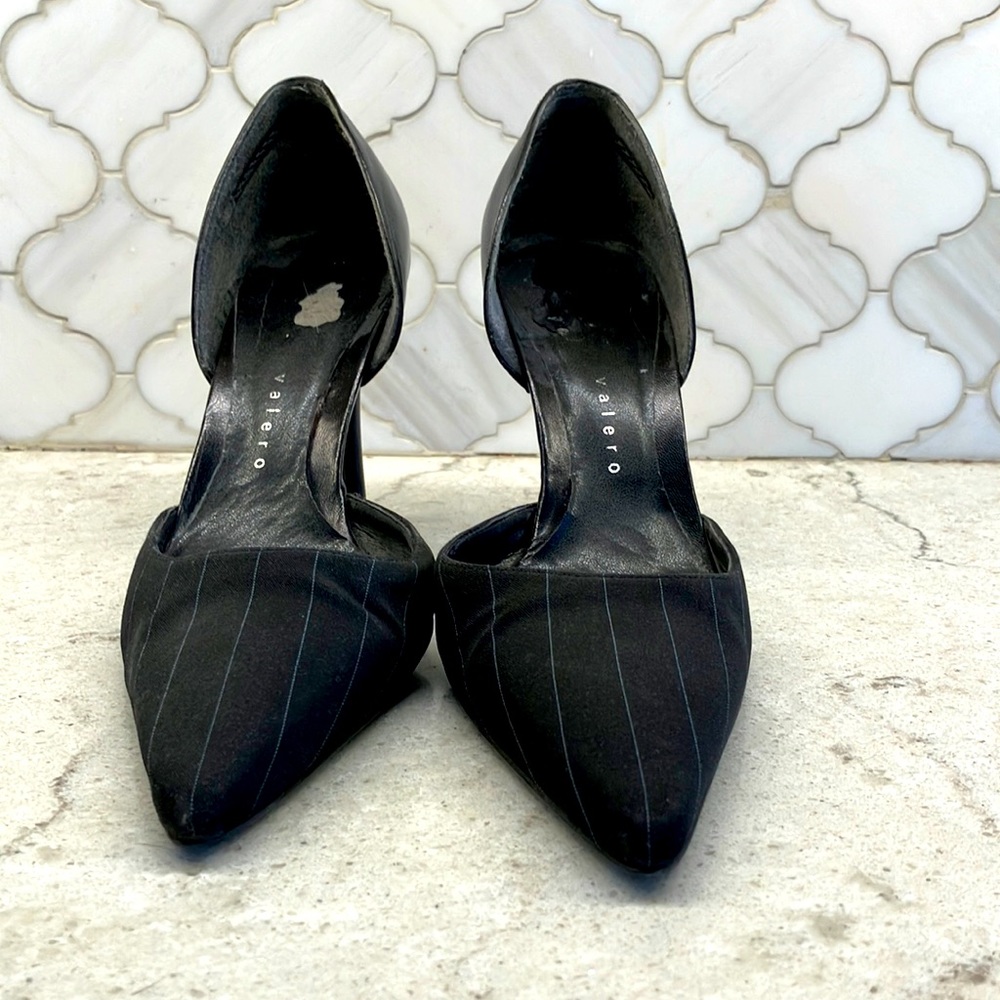 Martinez Valero 3 1/2” heel of black leather and cloth with subtle stripe